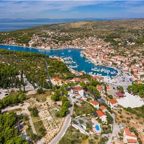 6 bedroom villa with pool in Milna, Brac Island sleeps 11